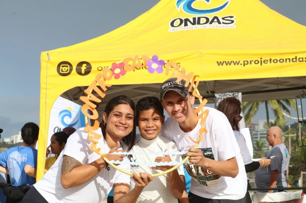 Surfando Valores ano IV emociona famílias e fortalece vínculos em Guarujá