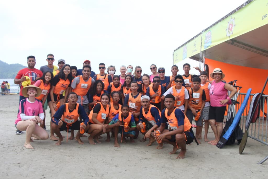 Canoagem fortalece inclusão e formação de jovens na Barra do Sahy